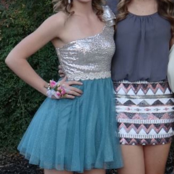 Dresses & Skirts - Blue and silver homecoming dress